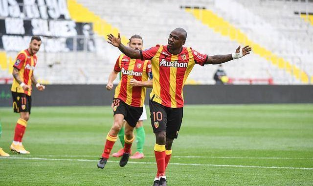  法甲黑马崛起，朗斯连胜跻身前三甲  