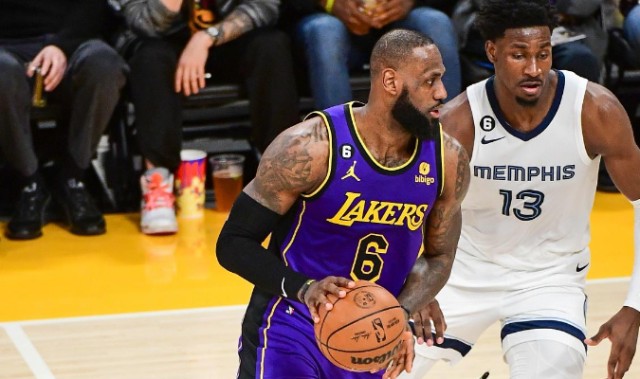  莫兰特禁赛归来砍三双，灰熊终结雄鹿连胜  