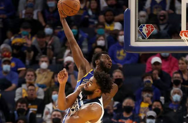  雷霆新秀隔扣戈贝尔引爆全场  